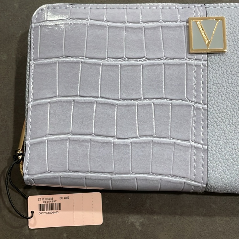 Victoria’s Secret Faux Leather and Faux Crocodile Zip Around Wallet NWT - Picture 3 of 13